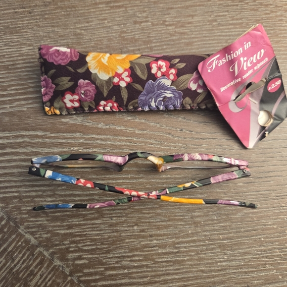 Vintage Floral Patterned Reading Glasses with Matching Case +2.50 - Picture 2 of 7